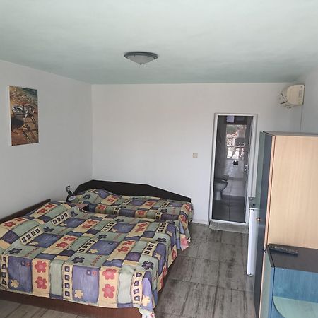 Eli Guest House Balchik Bagian luar foto