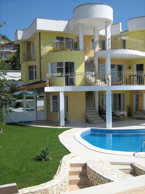 Eli Guest House Balchik Bagian luar foto